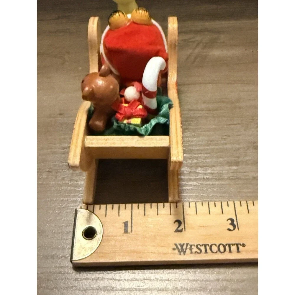 Vintage Dakin 1978 Garfield & Odie Christmas Sled Decor Taiwan